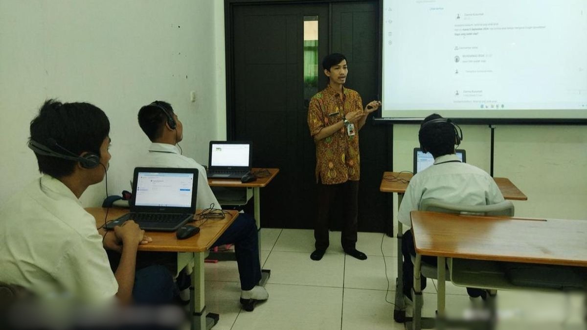 Memanfaatkan Teknologi Digital untuk Pembelajaran Interaktif di SLB